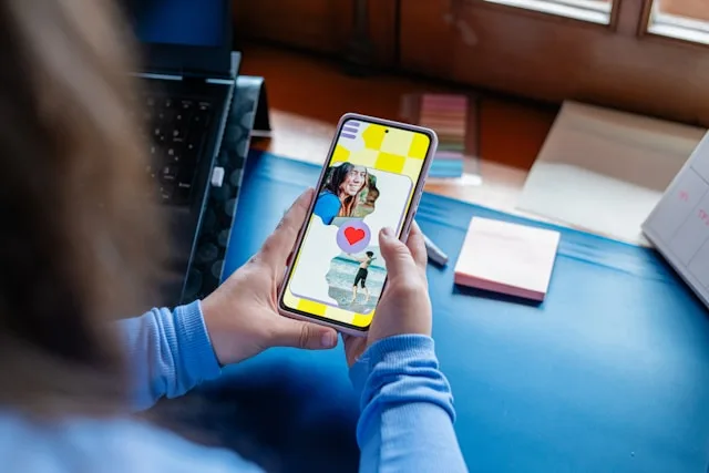 using online dating apps while feeling uncertain about digital connections